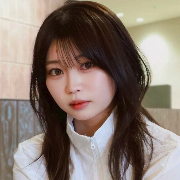 【大人のハッシュカット】顔まわりレイヤーで小顔見え！ 大人気の韓国風セミロングヘア