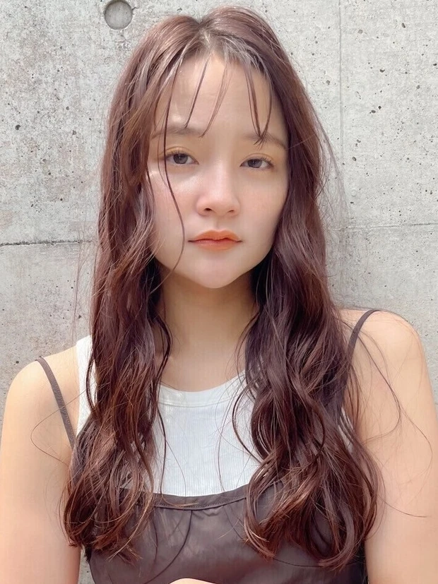 ヘアカタログ　ロング　ロングヘア　前髪あり　正面