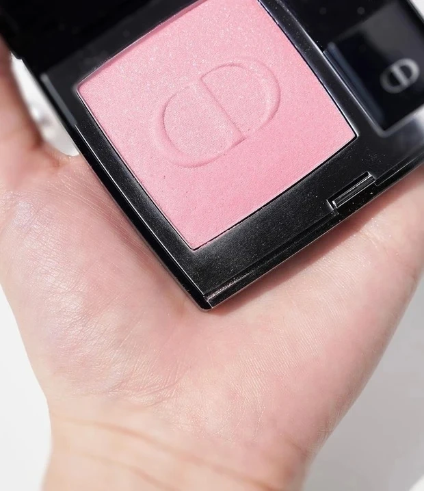 ディオール ディオールスキン ルージュ ブラッシュ 212 チュチュ ホログラフィック