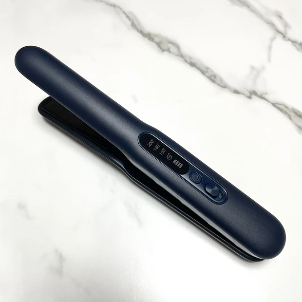 ジュエリオン コードレスヘアアイロン　メンズ美容　ポーチの中身