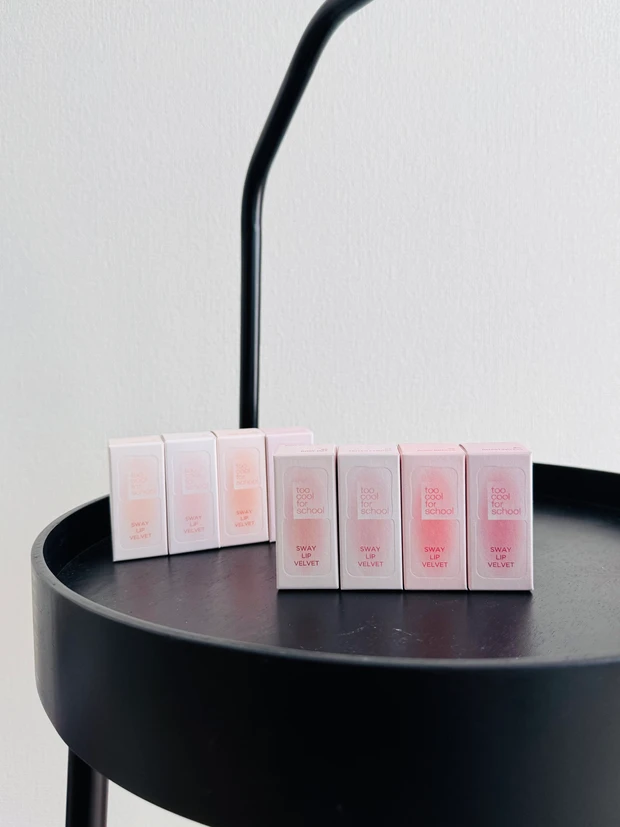 too cool for schoolのスウェイリップベルベットの外箱