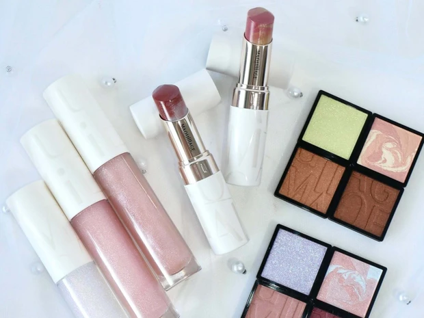 マキアージュ20周年の限定コレクションをスウォッチ！ 25年秋冬トレンドカラーを取り入れたアイテム