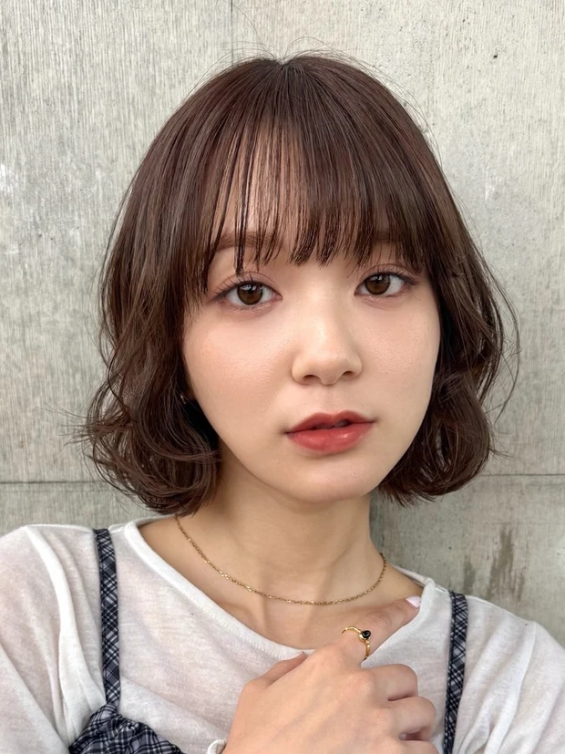 面長に似合うふんわり質感のパーマ風ボブ
