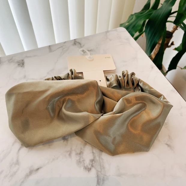 【寝ぐせもうねりもちょこっと白髪も解決🚨】大人女性にオススメ！「太めカチューシャ」で華やかに✨_2_2