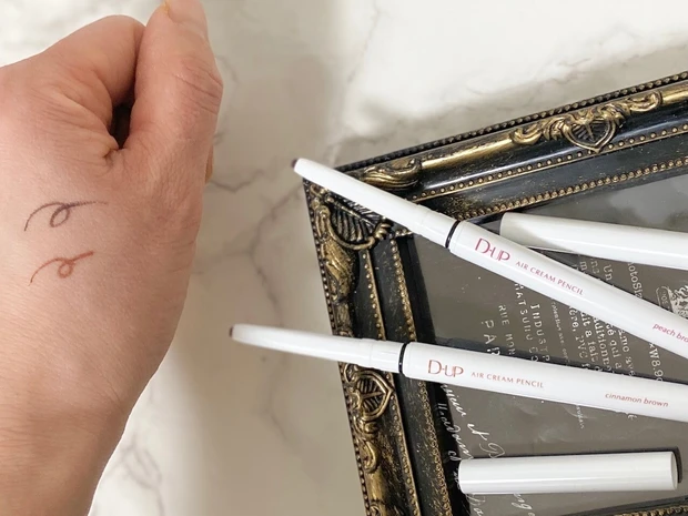 スルスル描けて落ちにくい！“ふわとろ”質感の新しいペンシルアイライナー新登場！_2