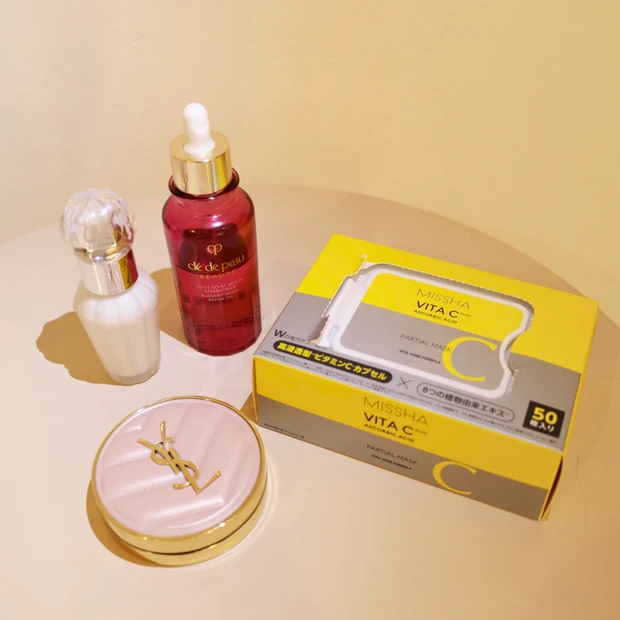 ももち　牛江桃子　マキアTOPビューティーズ　多幸感メイク　コスメ　スキンケア　ジルスチュアート　セラムプライマー01　クレ・ド・ポー ボーテ　ユイルレパラトゥリス　YSL　ラディアント タッチ グロウパクト　ミシャ　ビタシープラス美容液パッド