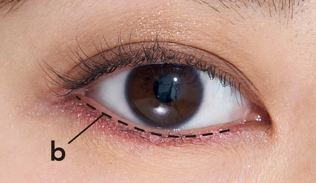 【奥二重メイク 塗り方】THREE スターゲージング アイシャドウクアッド 01