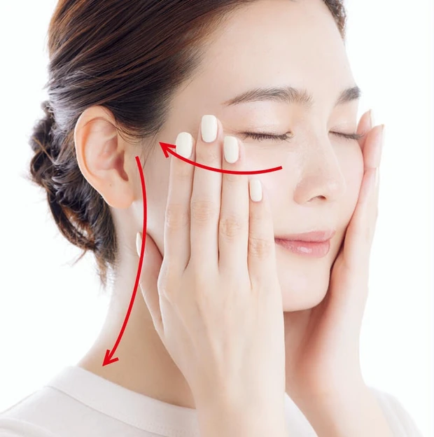 頬の正しいタッチ　福吉真璃奈