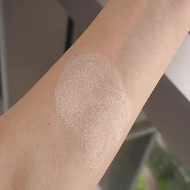 2025年9月5日発売のアディクション ザ ファンデーション リフトグロウ 新色 000 ポーセリンを混ぜる使い方