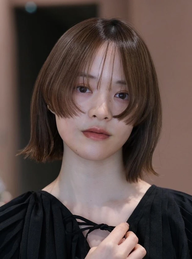 冬 ヘアカラー 明るめ ショコラベージュ ボブ