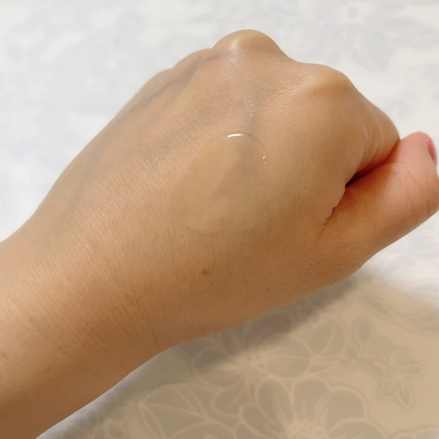 リポソーム アドバンスト リペアアイセラムのテクスチャー②