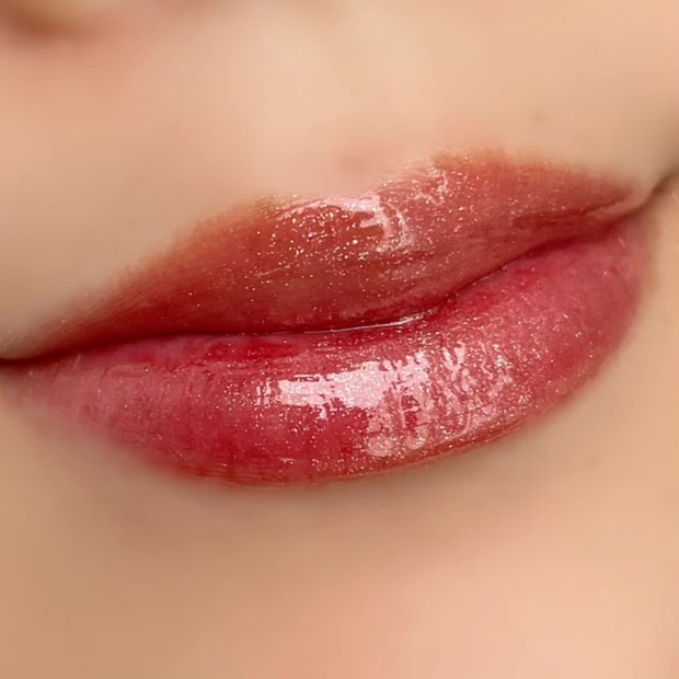 【Visee(ヴィセ)30周年限定】「30th ボリュームリップメイカー 01 シマリングオレンジ」限定リップグロスの魅力をご紹介【2024年春コスメ】_6_2