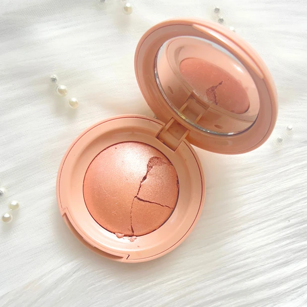 Positive Light Silky Touch Highlighter　Mesmerizeはギラつきが控えめなローズブロンズ系カラーのハイライト