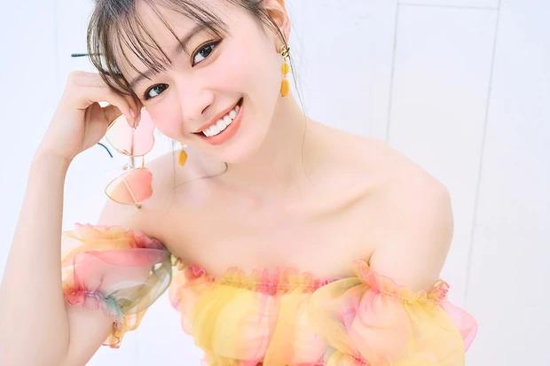 女優・山本舞香さんがデビュー10周年を記念して、『山本舞香 2022カレンダー』を10月13日に発売します！_1