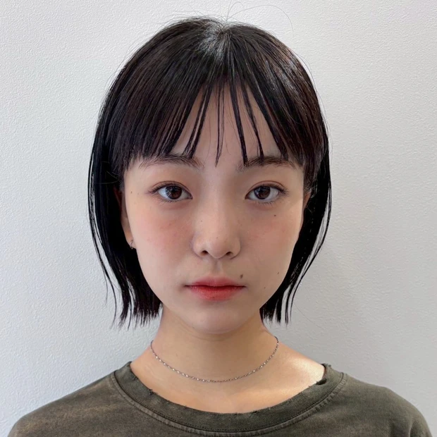 【ダークブラウン】内側レイヤー×束感前髪で軽やか！ 暗髪でも重くならないナチュラルボブ