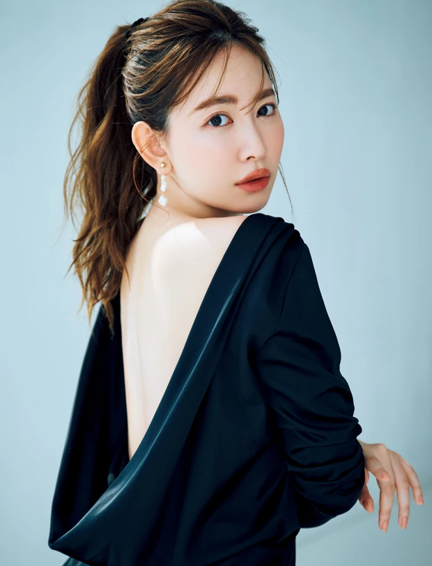 【2025年のこじはるをプレイバック】話題になった表紙や付録、あっちゃんとの対談も！小嶋陽菜×マキアの1年を振り返り