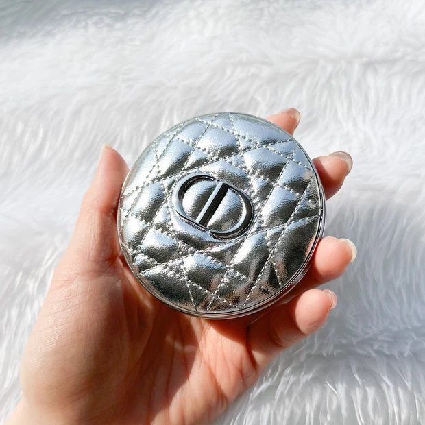 【極上のツヤ】Diorの新ハイライター「ディオールスキン フォーエヴァー グロウ ルミナイザー」が誕生！全5色から選んだのは？_2