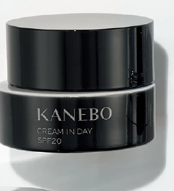 鈴木えみ愛用スキンケア カネボウ クリーム イン デイ