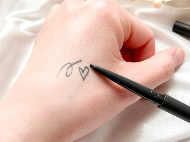 ペンシルライナー苦手さん、集まれっ☆まるでリキッドの使い心地。OSAJI（オサジ）の新作ライナーがすご…。_3