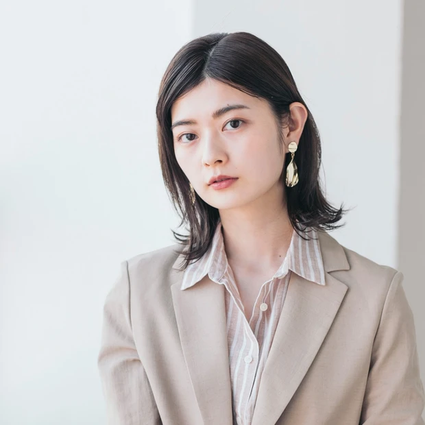 【ユニクロ×似合うヘアアレンジ】ジャケットスタイルには、ウエットなダウン…