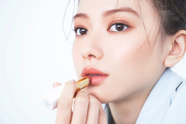 オールマイティなオレンジメイク。今年っぽくアップデートするには? 山本舞香さんがビターなネオオレンジに挑戦!_7
