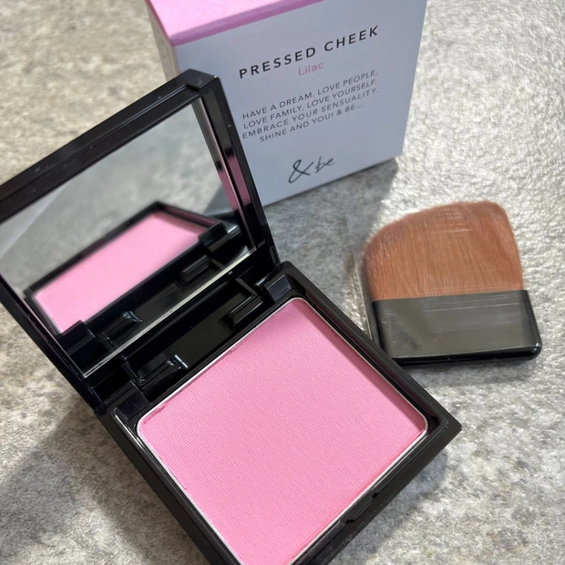 【アンドビー】春限定色！3月26日全国発売プレストチーク ライラックをスウォッチ付きでご紹介♪
