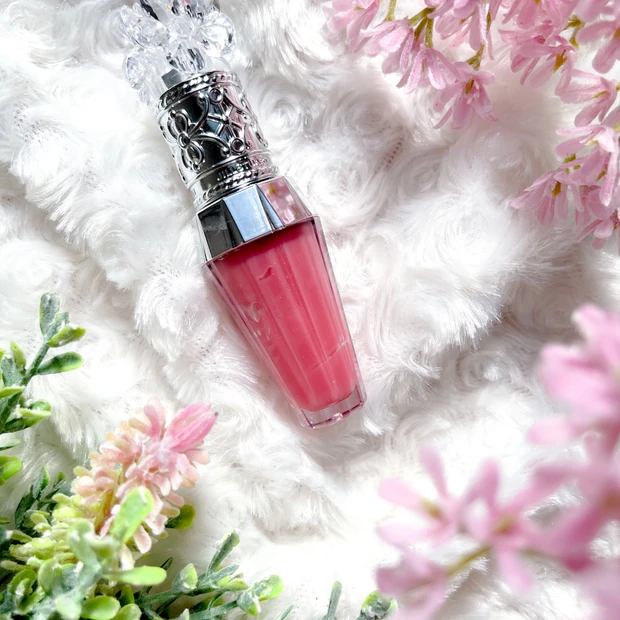 【JILLSTUART】お花のように可憐に彩る、うるつやリップ