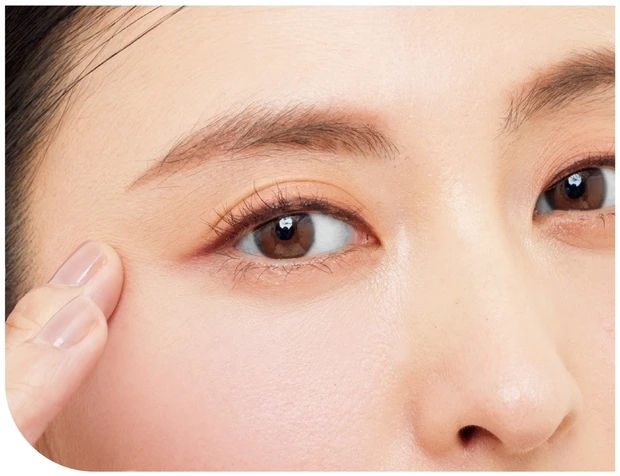 目元　ぼやけ　インスタグラム　顔ヨガ