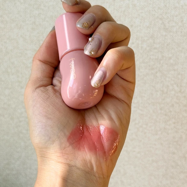 fwee(フィー) 3Dボリューミンググロス B01バニラ70％ スウォッチ