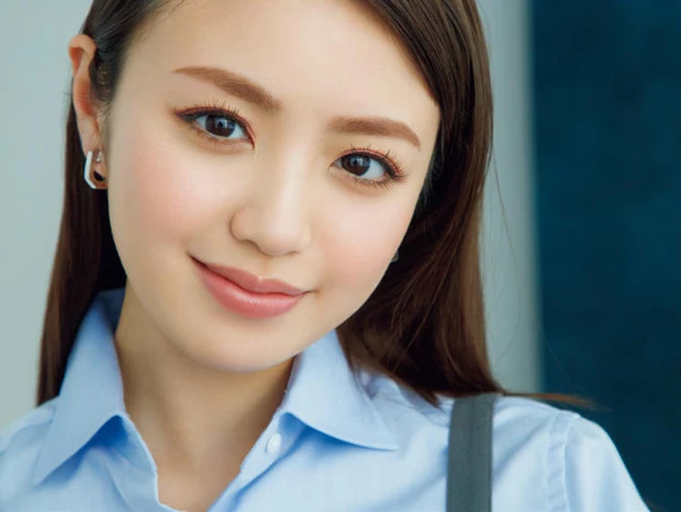 【2位】好感度と信頼を勝ち取るならピンクのアイシャドウが◎。ラインのように細く入れるのが成功のカギ