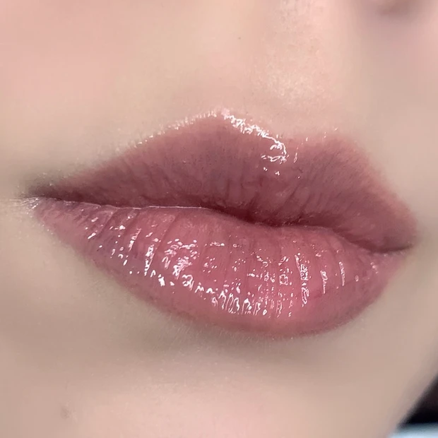 アディクション新作リップ グレイズドボム 003と013を混ぜた使用イメージ