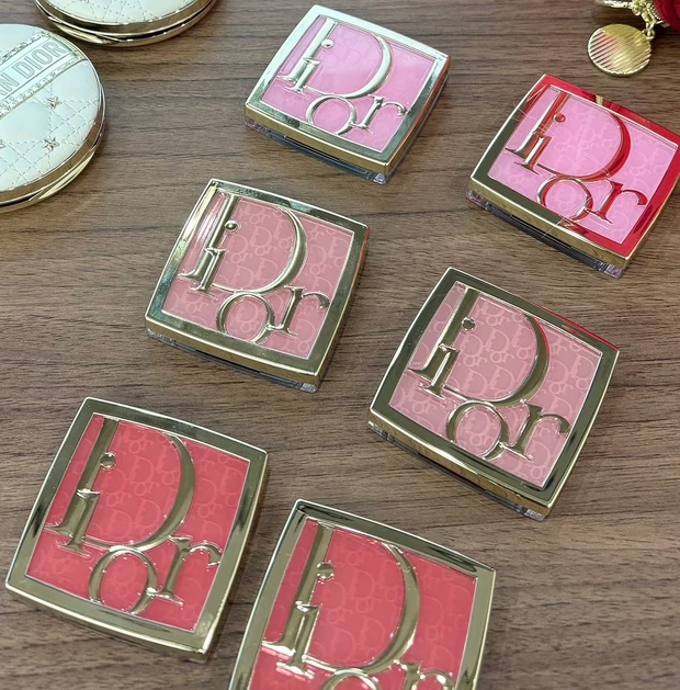 ⭐︎発売日前⭐︎思わずパケ買い!クリスマスコフレ4選_2