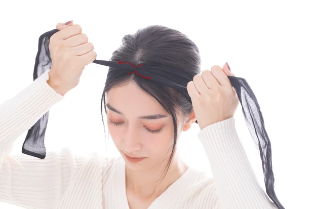 ヘア小物を使って朝のセットを短縮!
巻かなくても洒落る時短アレンジ2パターン
_12
