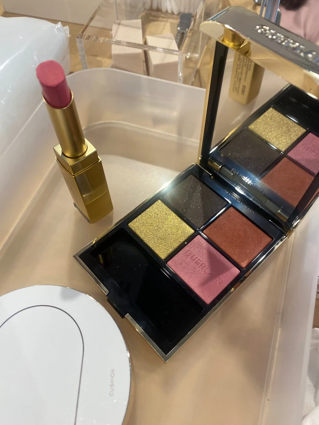 アイシャドウ ゲラン オンブルジェ 555   リップ Amplitude コンスピキュアスマットリップス 08 ピュアピンク