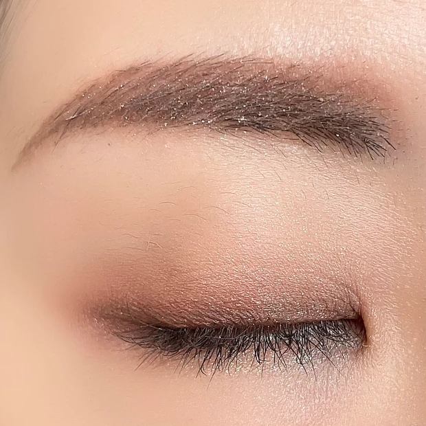 【ケイト アイブロウマニア EX-8、3DアイブロウカラーN(グリッター)GL-1】メイク画像