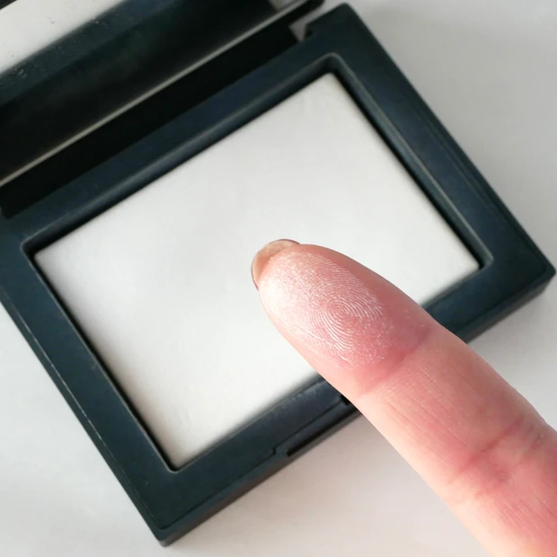 NARS  リフ粉 チャコット 比較 粉質