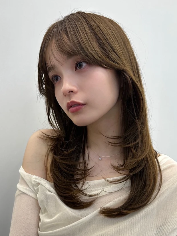 髪型 ミディアムレイヤー ミディアムヘア シースルーバング スタイリング