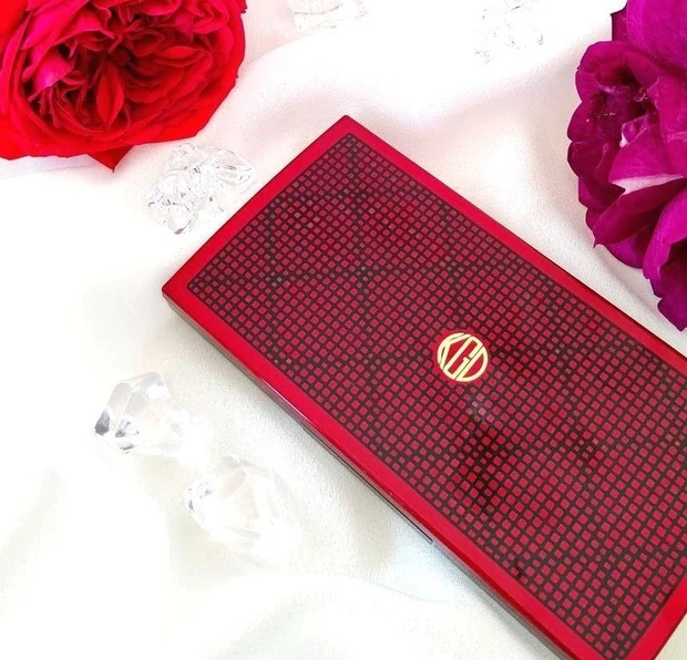 【クリスマス限定コスメ】ホリデー感満載の限定“ベリーチェック”で大人のクリスマスメイクを☆_5_1