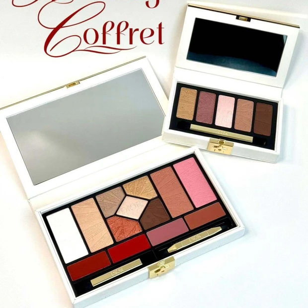 ディオールのホリデー限定パレット2種をスウォッチ！ 特別感溢れる豪華デザイン【クリスマスコフレ2025】