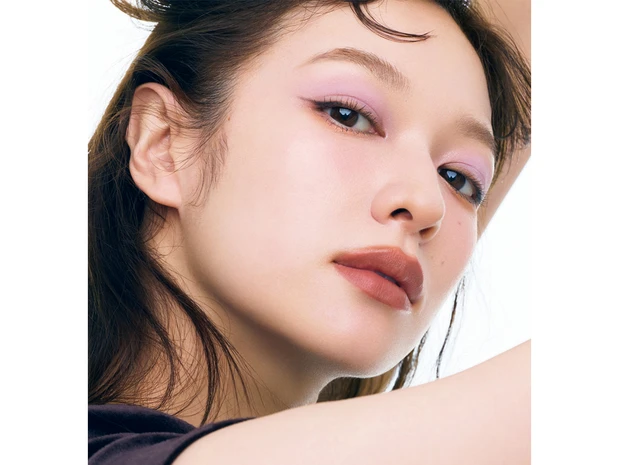 【秋トレンドメイク】ラベンダーアイシャドウはオレンジあわせで肌なじみ×洒落感アップ