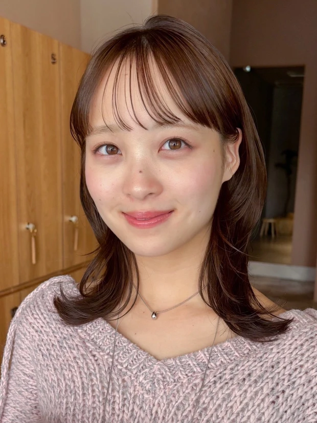 髪型　ミディアムレイヤー　ミディアムヘア　小顔ヘア　スタイリング