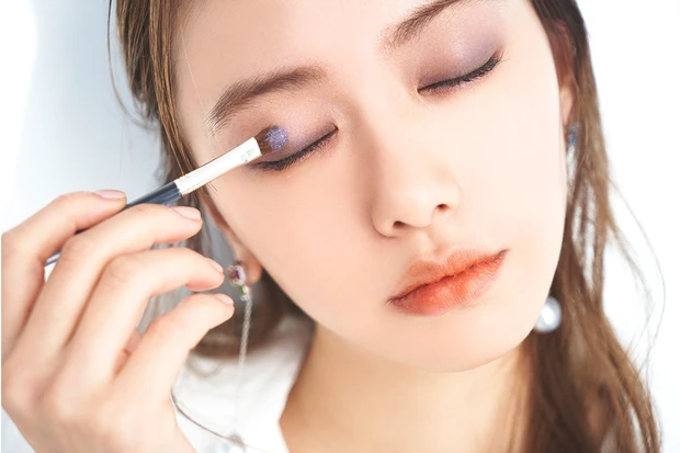 難易度の高いパープルアイの攻略法は? 山本舞香さんが透けパープルを広範囲にのせて儚げ顔に_6