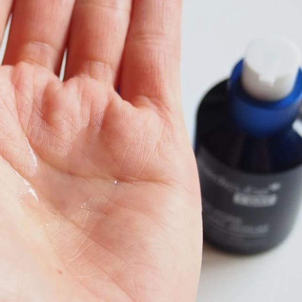 「メディキューブ  ゼロ毛穴ワンデーセラム」のテクスチャー