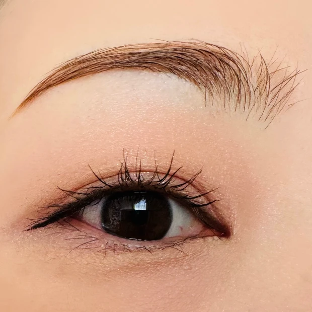 セザンヌのペールトーンアイシャドウ 01 コットンベージュの使用イメージ