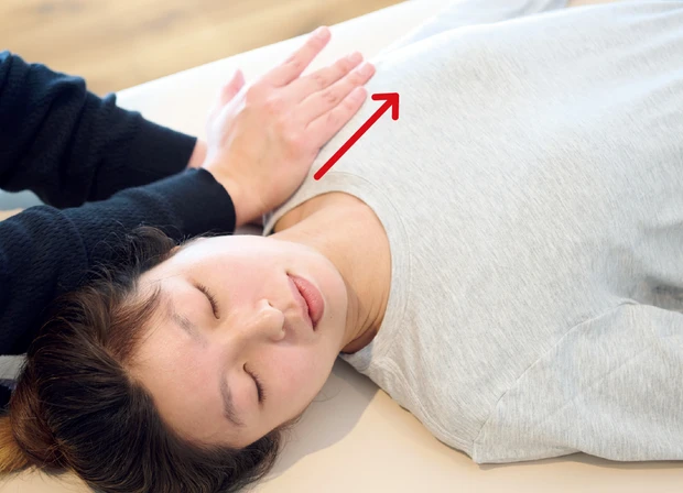 肩甲骨を正しい位置にリセット