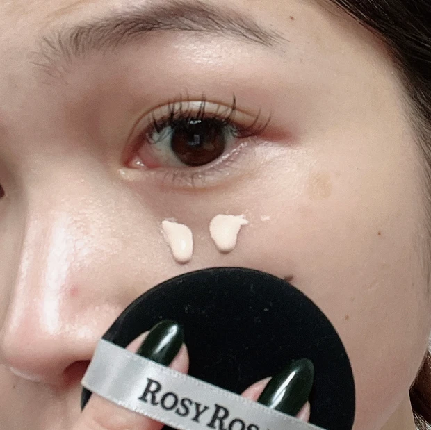 【プチプラコスメ】Rosy Rosa ロージーローザ パフ 優秀すぎるプチプラパフ ！！お手頃価格で仕上がりキレイでSNSで大バズり中❤️メイク下地、リキッドファンデ、クッションファンデ何でも使える◎アットコスメで大人気商品。入手困難！！_5_1
