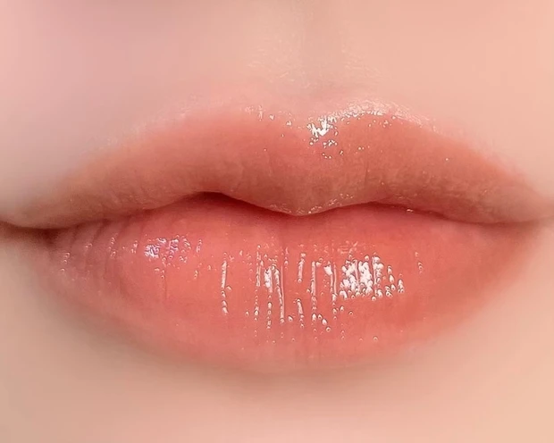 スック(SUQQU) トリートメント ラッピング リップ 02 淡羽色-AWAHANEIRO- 塗布 2023年春新作コスメ リップ