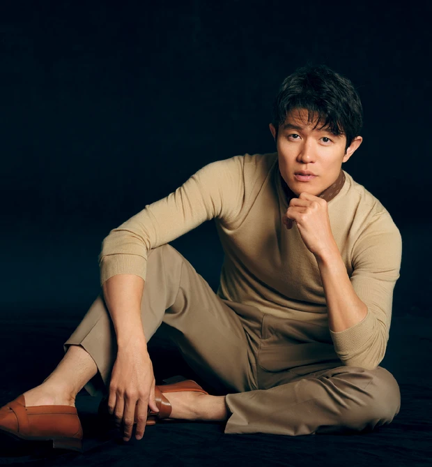 鈴木亮平さん 「見られていることを意識している人に色気を感じます」