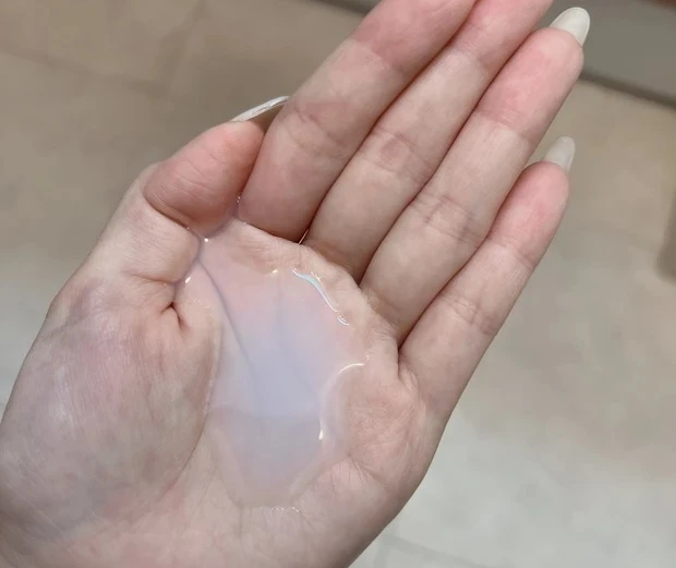 naturie(ナチュリエ) ハトムギ化粧水 まりなさんの口コミ 手に出した