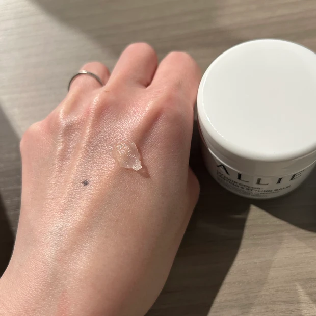 アリィークロノビューティーUVヘアカラーラスティング&スタイリングバーム　テクスチャー